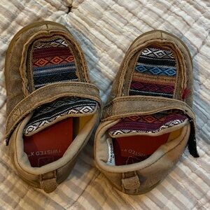 Twisted X toddler size 6 shoes